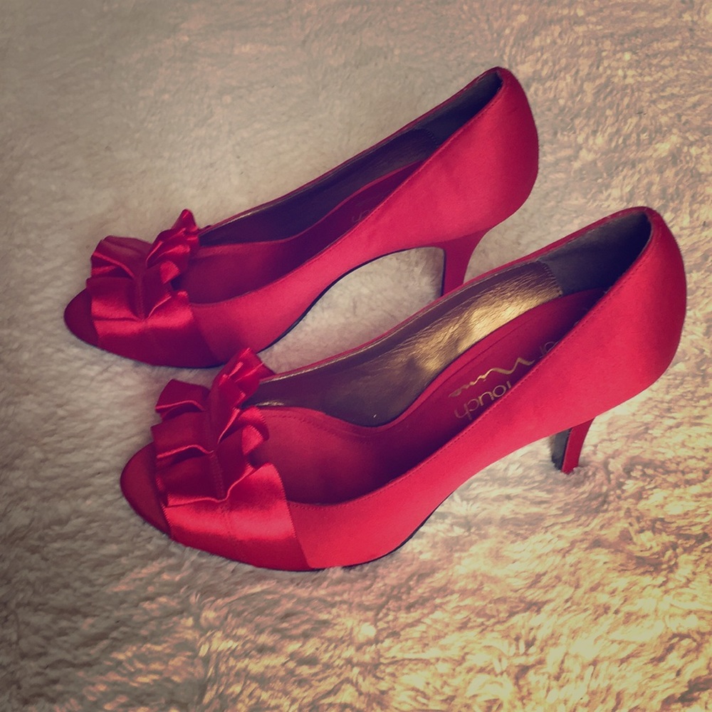 {Touch Of Nina} Classy open toe pumps! 👠